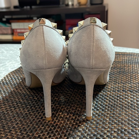 Brand New Grey suede Rockstud Valentino pumps 3.25” heel - Picture 4 of 7